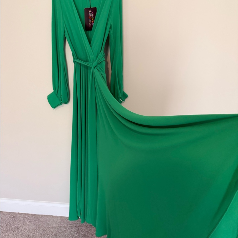 NWT Meghan Fabulous LA flowy dress in kelly green size L/XL